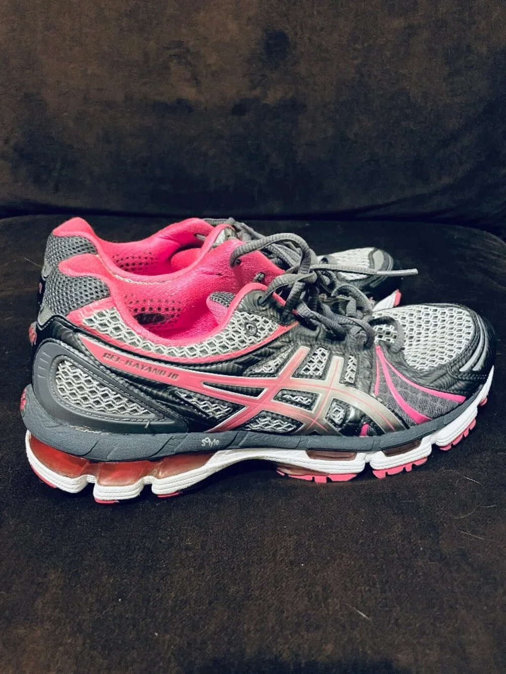 Asics Womens Gel-Kayano 18 Shoes T250N Mint condition size 9 US Medium 40.5 EUR